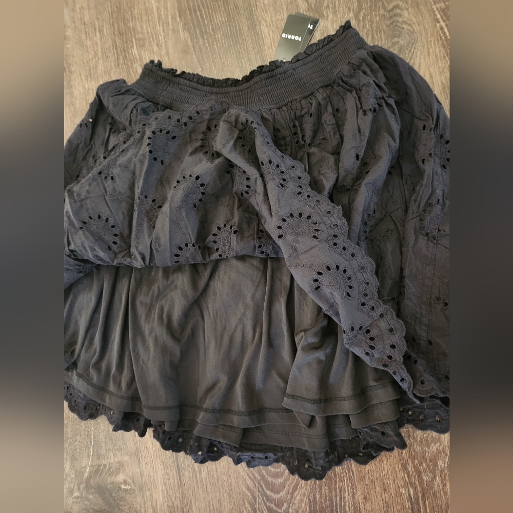 NWT Torrid Black Embroidered Cotton Smocked Ruffle Skirt Size 1 - Picture 6 of 9